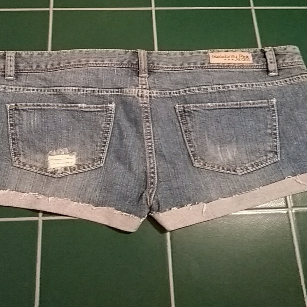 Shorts - Picture 3 of 3